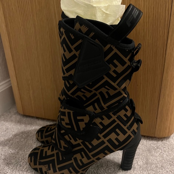 Signature Fendi Tronchetto Boots Size 37 - Picture 2 of 4